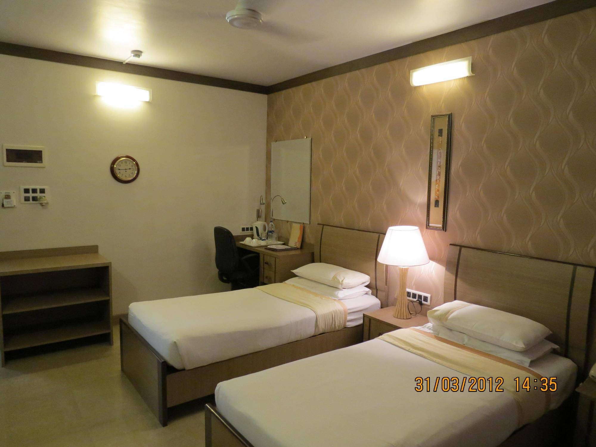Jyoti Dwelling Hotel Mumbai  Buitenkant foto
